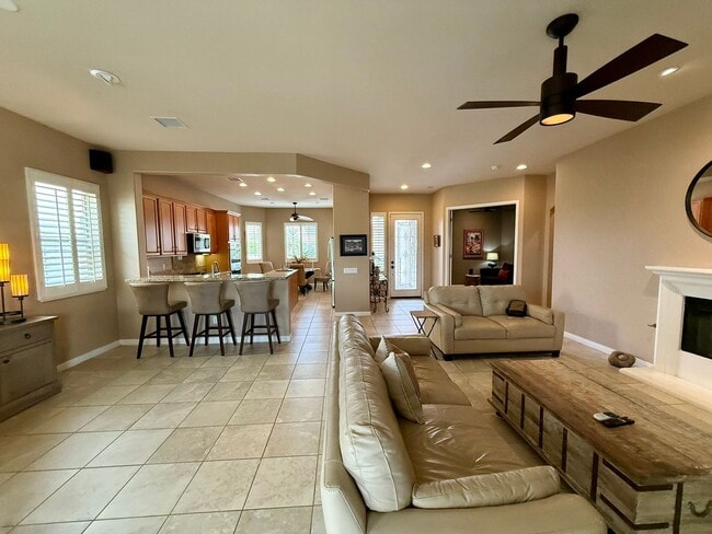 Building Photo - Home in the desirable Del Webb Community