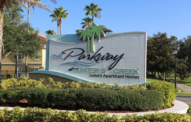 Building Photo - The Parkway at Hunters Creek