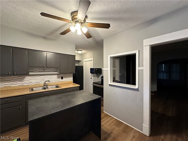 Foto del edificio - 4408 Alpha Ave