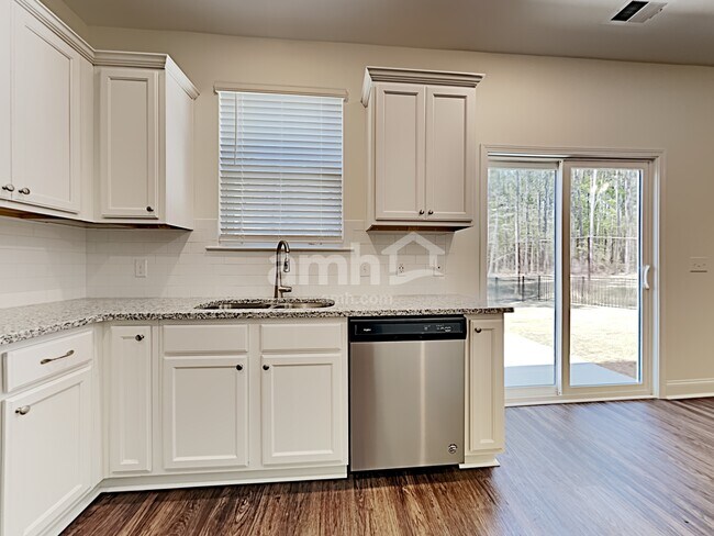Foto del edificio - 149 Blackstone Dr