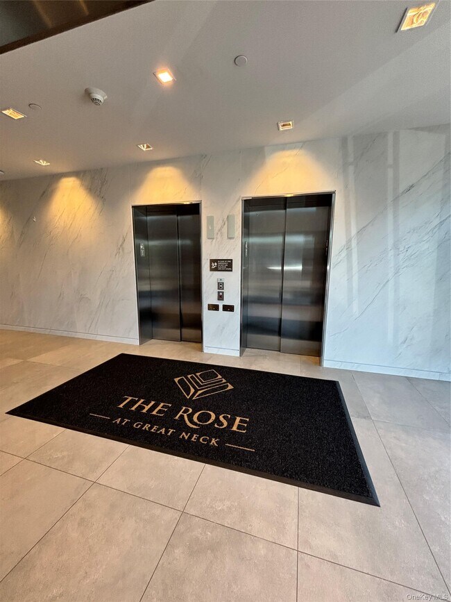 Foto del edificio - 218 Middle Neck Rd