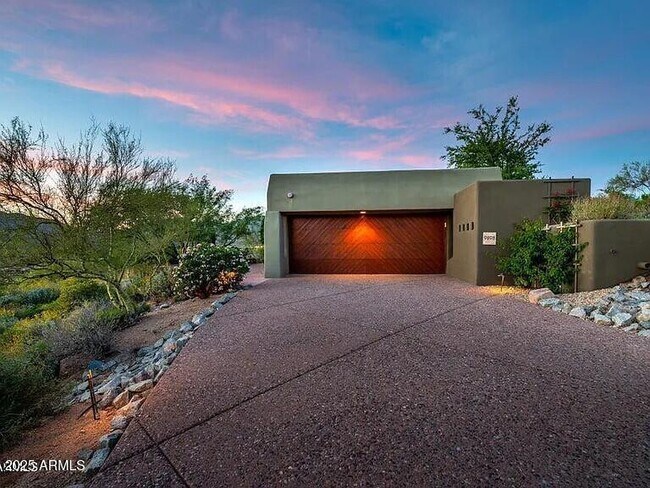 Building Photo - 9898 E Graythorn Dr