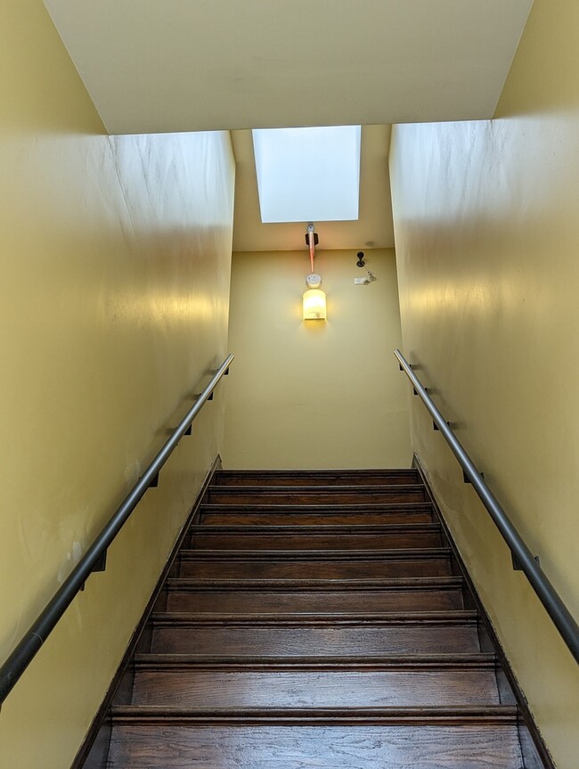 Building Photo - 4534 N Ravenswood Ave