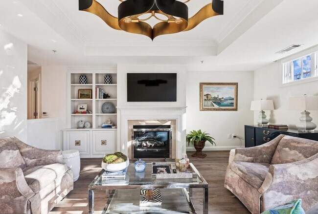 Building Photo - Georgetown Style with Garage PARKING