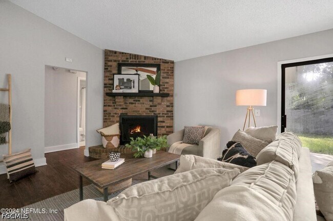 Foto del edificio - 2743 Moorsfield Ln