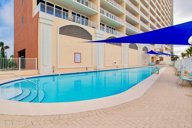 Foto del edificio - 365 E Beach Blvd