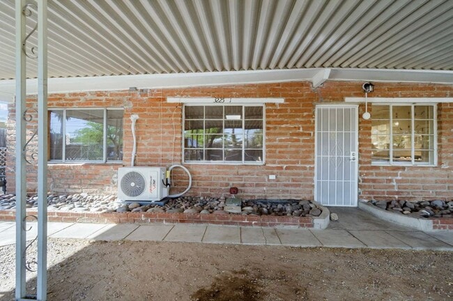 Building Photo - 3225 E Patricia St