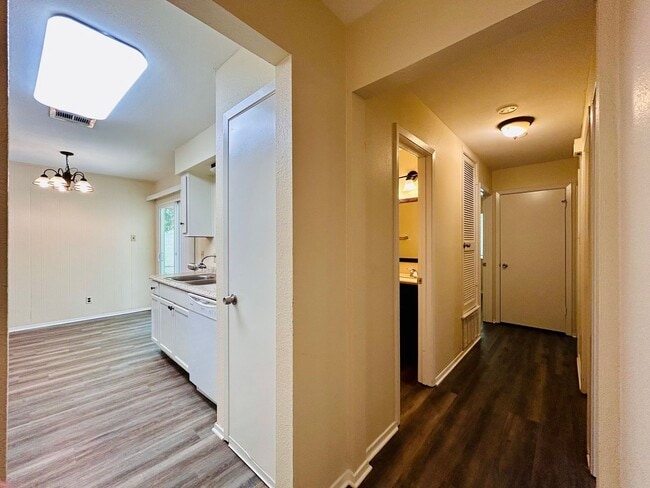 Building Photo - 5226 Pine Pl