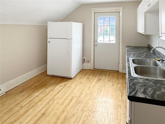 Building Photo - 1214 Sherburne Ave