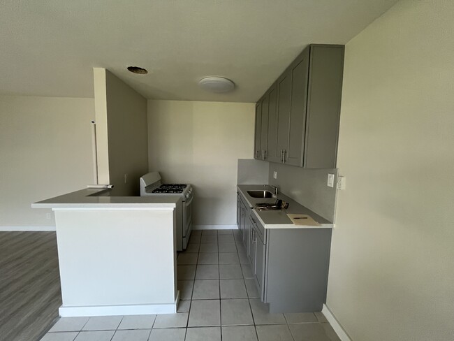 Building Photo - 207 S Lillie Ave