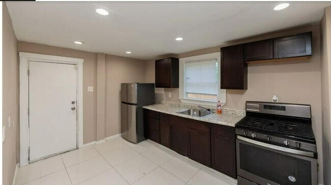 Foto del edificio - 4239 E 98th St