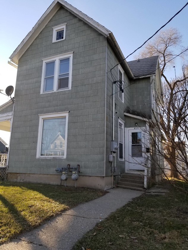 Primary Photo - 916 S Walnut Ave