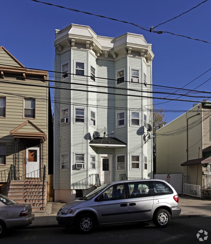 Primary Photo - 926 West Side Ave