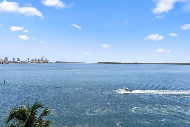 Foto del edificio - 800 Claughton Island Dr