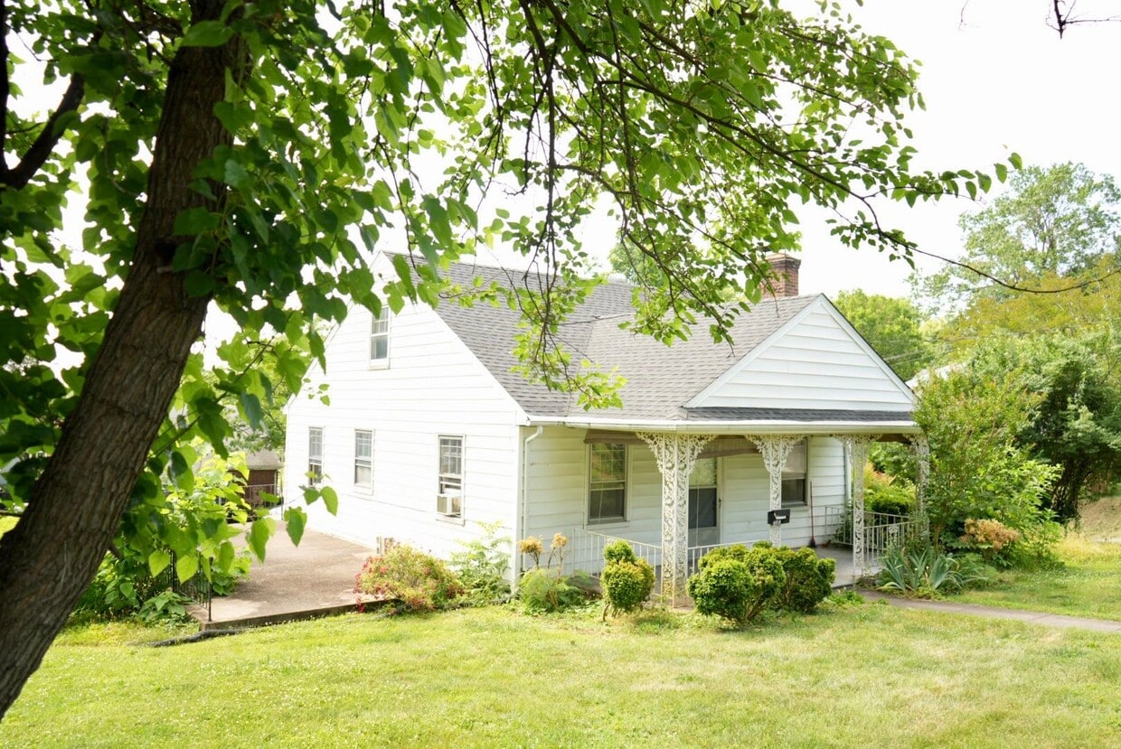 Photo - 700 Grove Ave