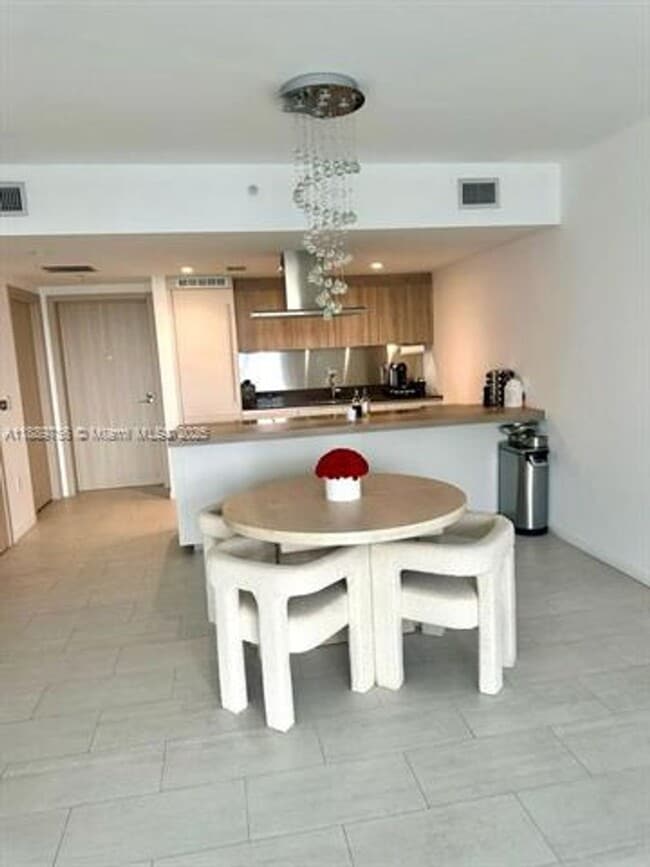 Building Photo - 1000 Brickell Plaza