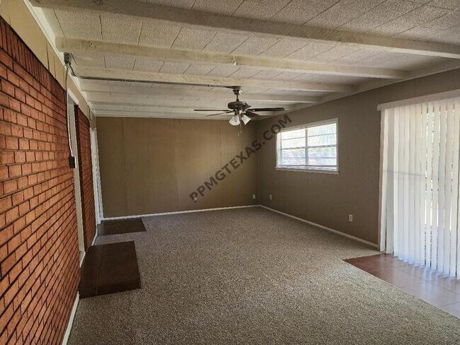 Foto del edificio - 5453 Wayside Ave