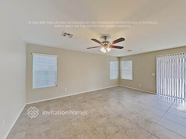 Building Photo - 1425 E Lakeview Dr