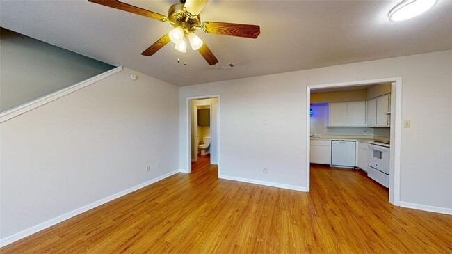 Building Photo - 2803 Longmire Dr