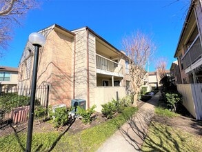 Building Photo - 2120 Wilcrest Dr