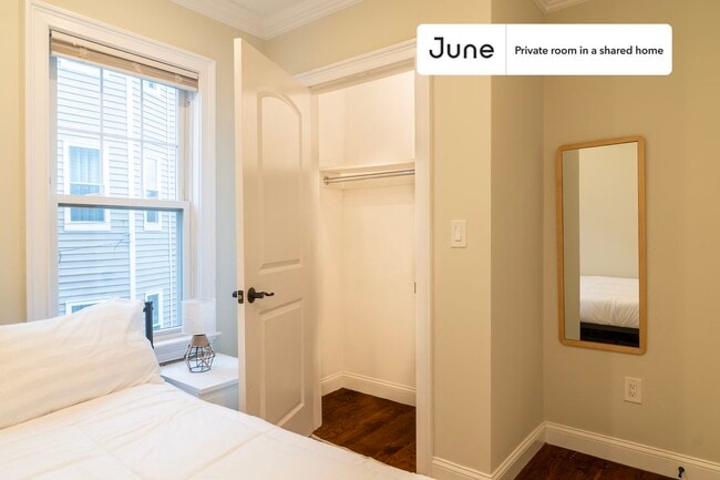 Foto del edificio - Room in Shared 4 bed/1.5 bath home