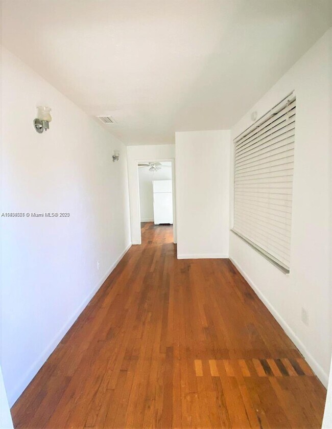 Foto del edificio - 50 SE 13th St