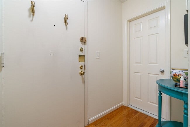 Building Photo - 347 Marlborough St
