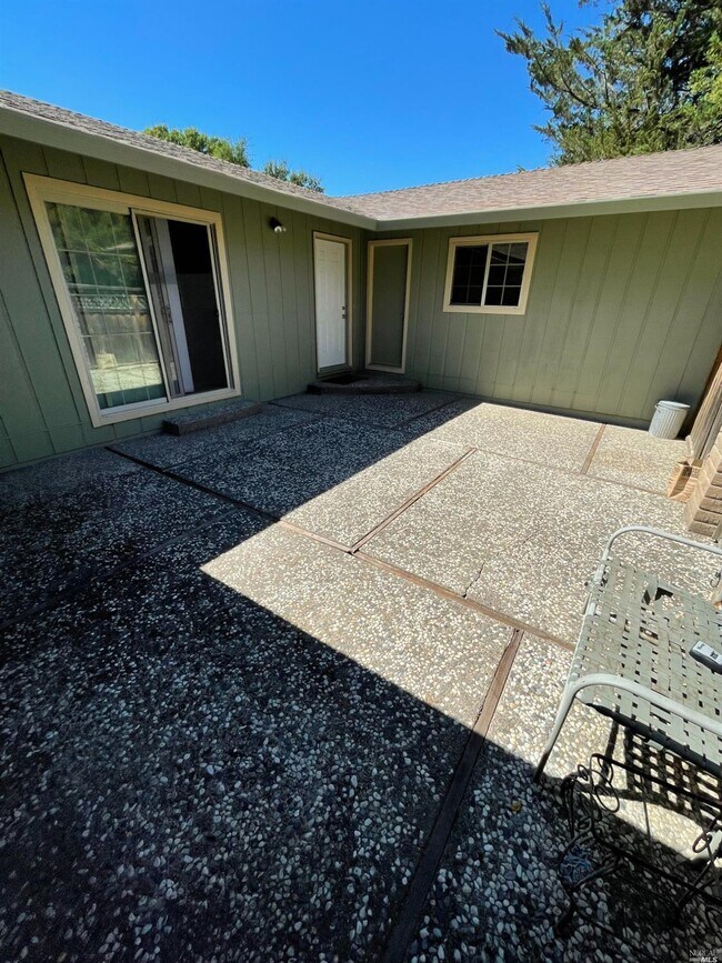Building Photo - 702 Duer Rd