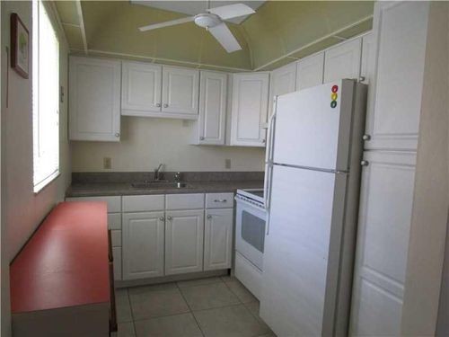 Building Photo - 2100 NE 51st Ct