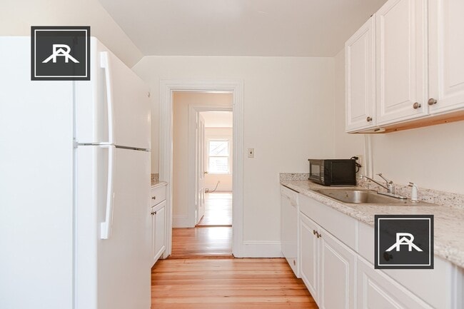 Building Photo - 36 Willow St