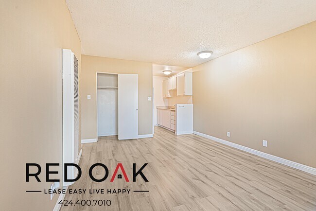 Foto del edificio - Spacious One Bedroom with Tons of Natural ...