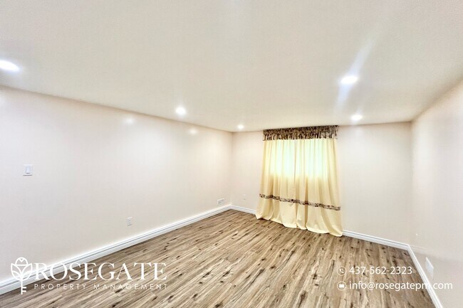 Photo du bâtiment - Modern 2 Bed 1 Bath Lower Unit in Prime Ki...