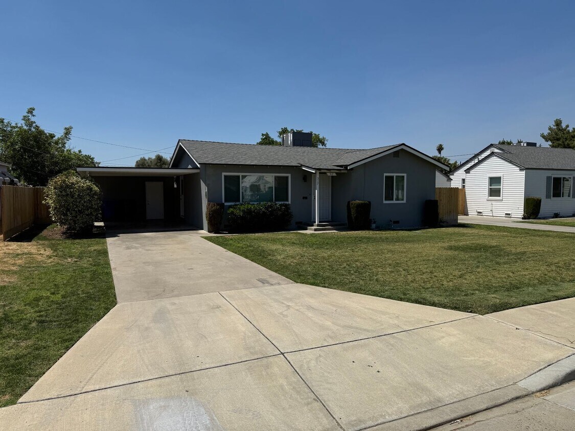 Foto principal - Charming Home Located in Lemoore