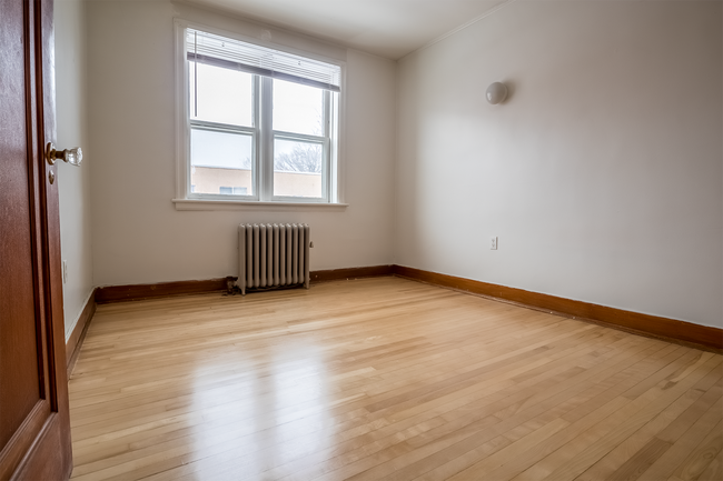 Building Photo - 6-36 Balmoral St