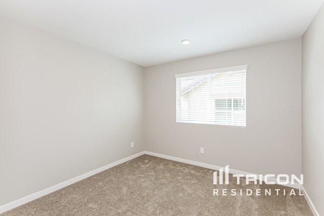 Building Photo - 31597 Dwight Dr