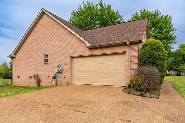 Building Photo - 3 Bed, 2 Bath, 2350sqft, 5.86acres