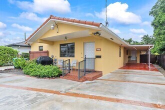 Building Photo - 6534 SW 27th St