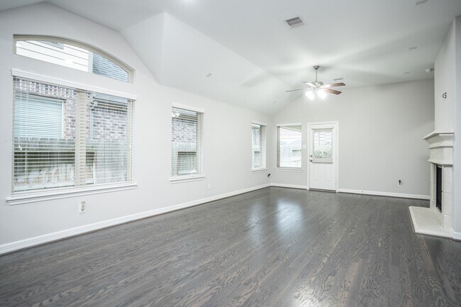 Foto del edificio - 2230 Falcon Brook Dr