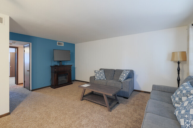 1BR, 1BA - 890SF - TWIN LAKES APARTMENTS