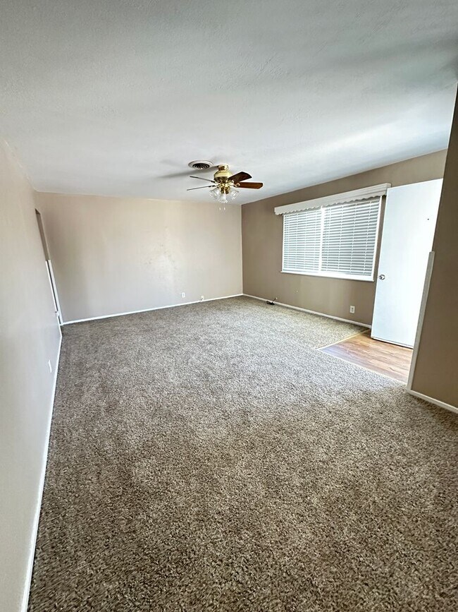 Foto del edificio - 3 bed / 1 ba house - E. Marysville