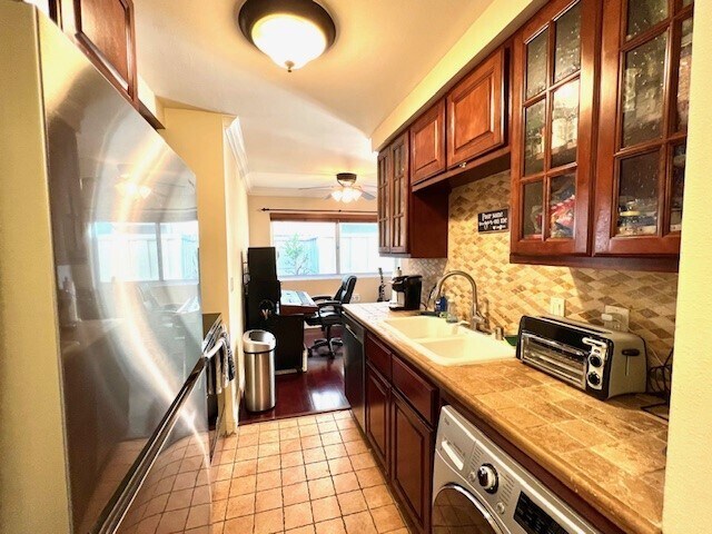 Foto del edificio - 525 N Sycamore Ave