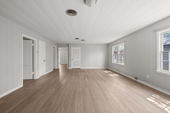 Building Photo - *PRE-LEASING* Updated Home w/ Large Bedrooms, Minutes from Texas Tech