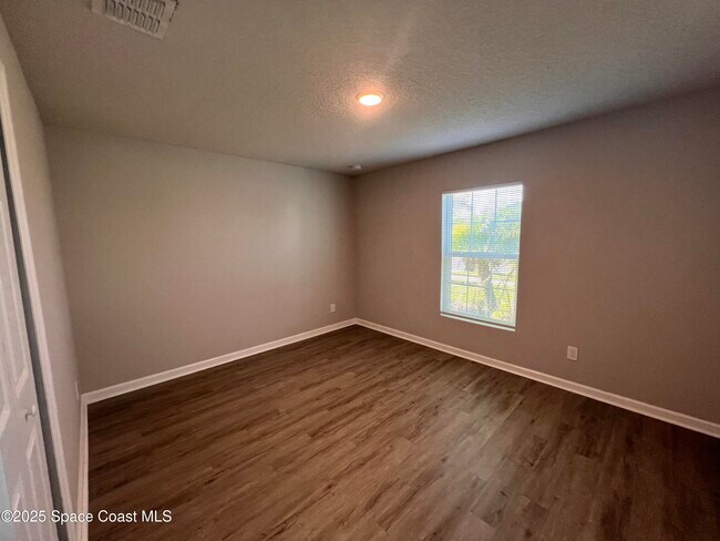 Foto del edificio - 537 Cooper Ct