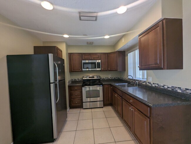 Foto del edificio - Great 2/1.5/1 Find for Beverly Hills