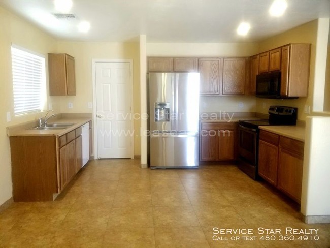 Building Photo - Giant 5 Bedroom Home PLUS Loft in Ghost Ranch