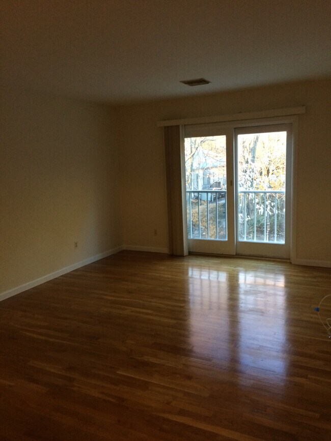 Building Photo - 210 Rivervale Rd