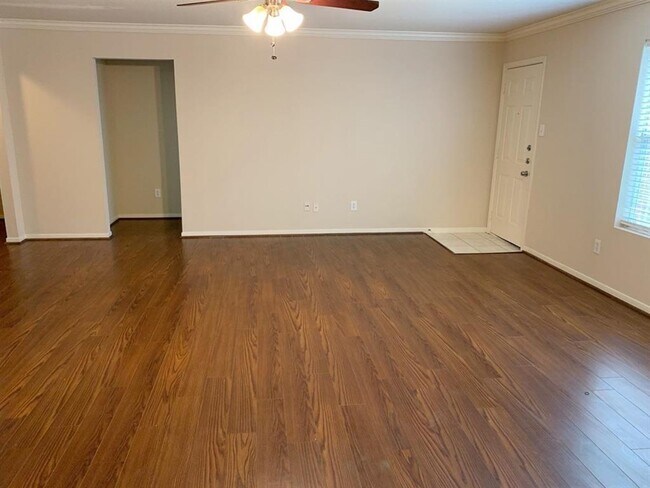 Building Photo - 2747 Lofty Elm St