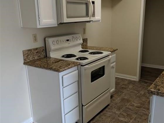 Building Photo - 2021 Peyton Ave