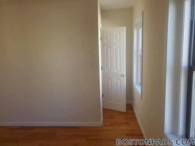 Foto del edificio - 914 Dorchester Ave