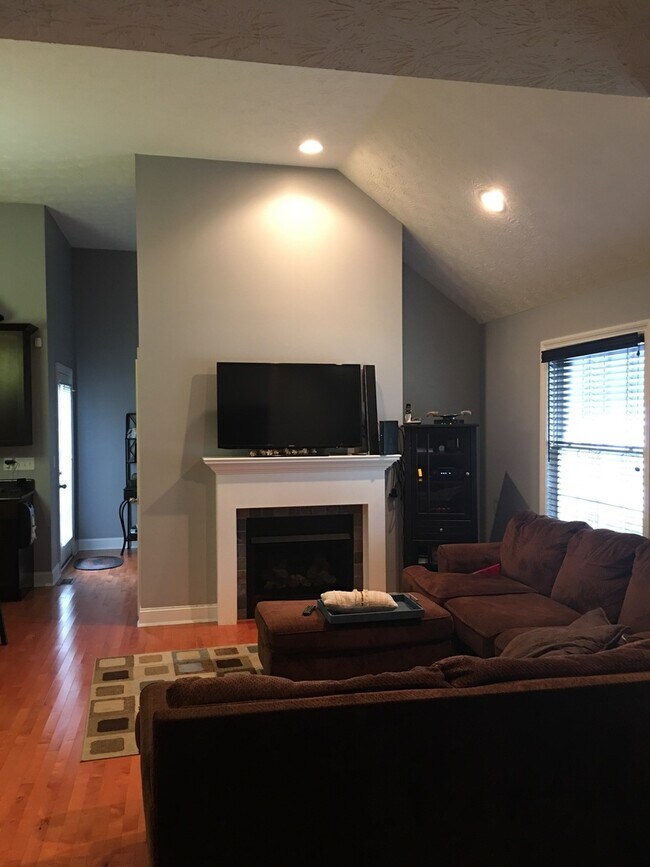 Foto del edificio - Immaculate 3 Bedroom Townhome in Huntington/Barboursville Area